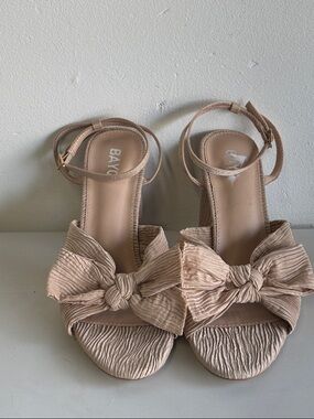 BAYQ Women's Tan Bow Sandals